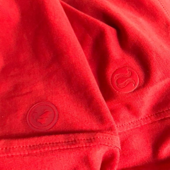 lululemon (12) Team Canada Love Crewneck T-Shirt curved hem - Picture 4 of 15